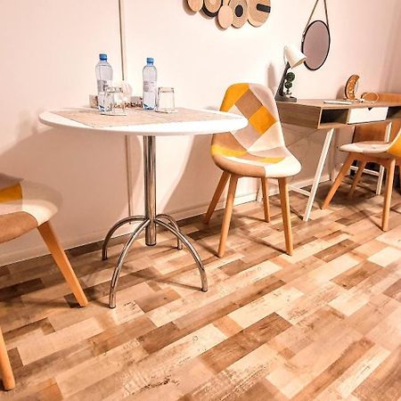 The Yellow King - Luxurious Apartment Bukurešť Exteriér fotografie