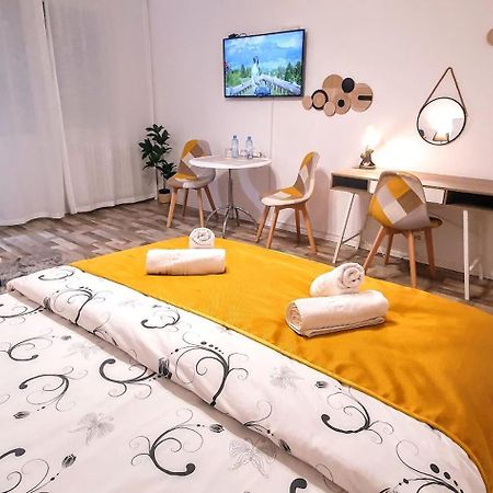 The Yellow King - Luxurious Apartment Bukurešť Exteriér fotografie