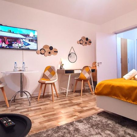 The Yellow King - Luxurious Apartment Bukurešť Exteriér fotografie